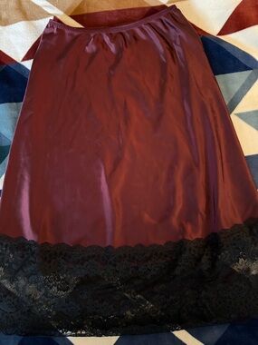 Wild Fable Burgundy Satin Midi Skirt With Black Lace Hem Womens Size S